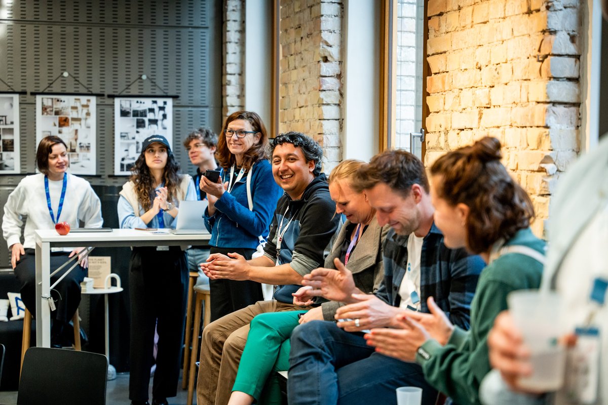 coapp.io tweet media