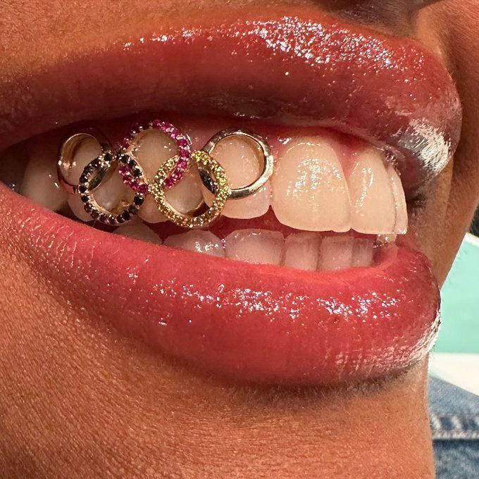 fubiz's tweet image. Olympic Grills of German Basketball Player Nyara Sabally ✨ by fineassfronts 
#grills #art #olympic #sport #basket