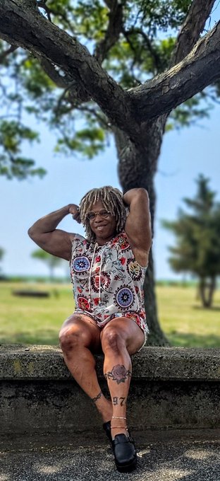 ⛱️ Muscle https://t.co/XCXc0KShvM https://t.co/0isLgsz4gL