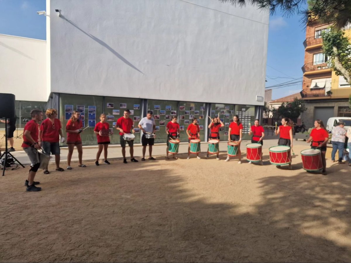 AjuntamentPLF's tweet photo. 💙 Aquest dissabte, el Fòrum Palatiolo va acollir l'acte inaugural de la nova Associació de #Solidaritat, #Cooperació i #Educació pel desenvolupament @EdualeONG

🛼 Paral·lelament, el @CPPalafolls va tancar la temporada amb la tercera edició del #PalafollsStars com a fi de festa https://t.co/wxhMw6m5lw