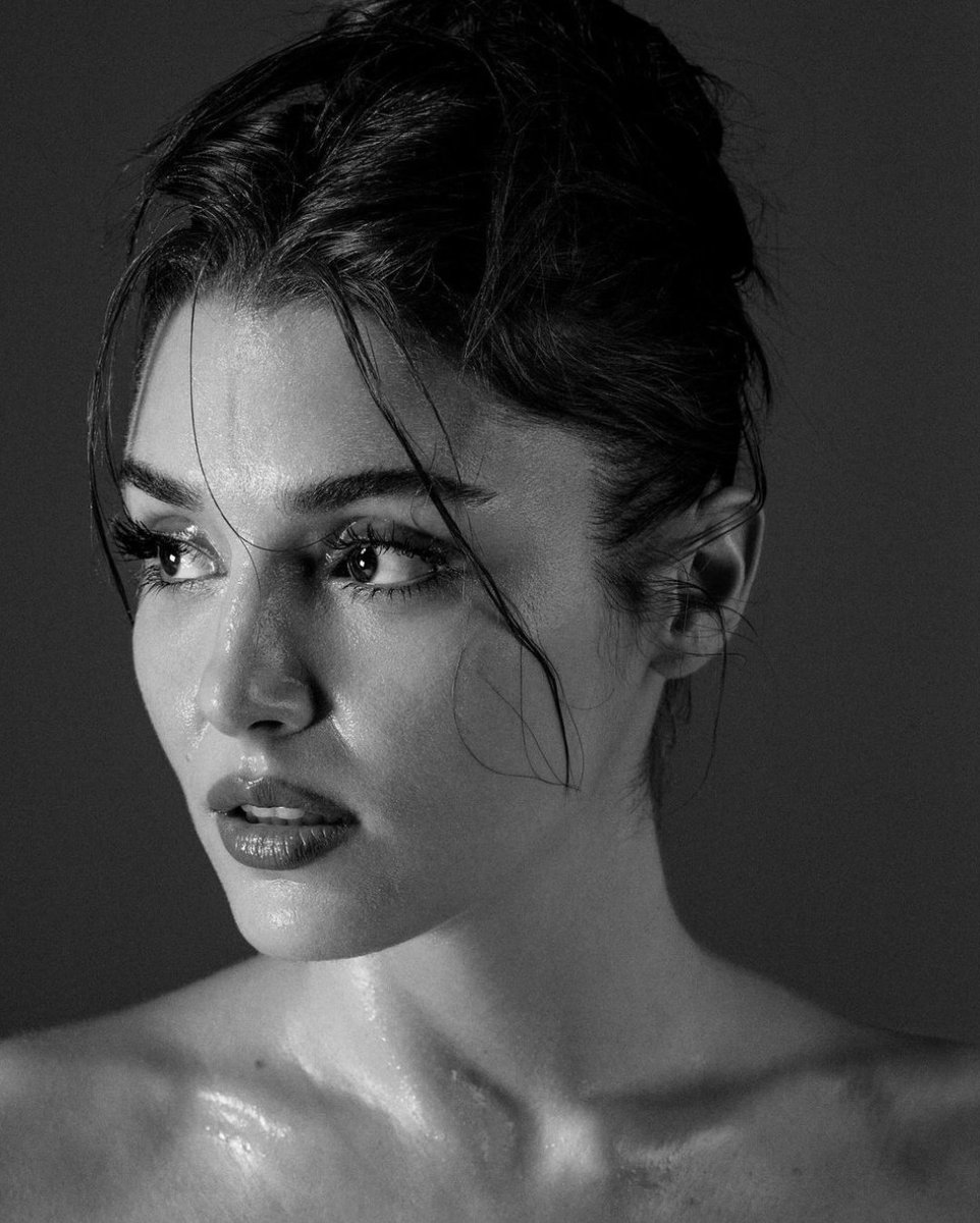 DiziciBagyan's tweet photo. Hande Erçel 🤍 https://t.co/iCMsSOunUh
