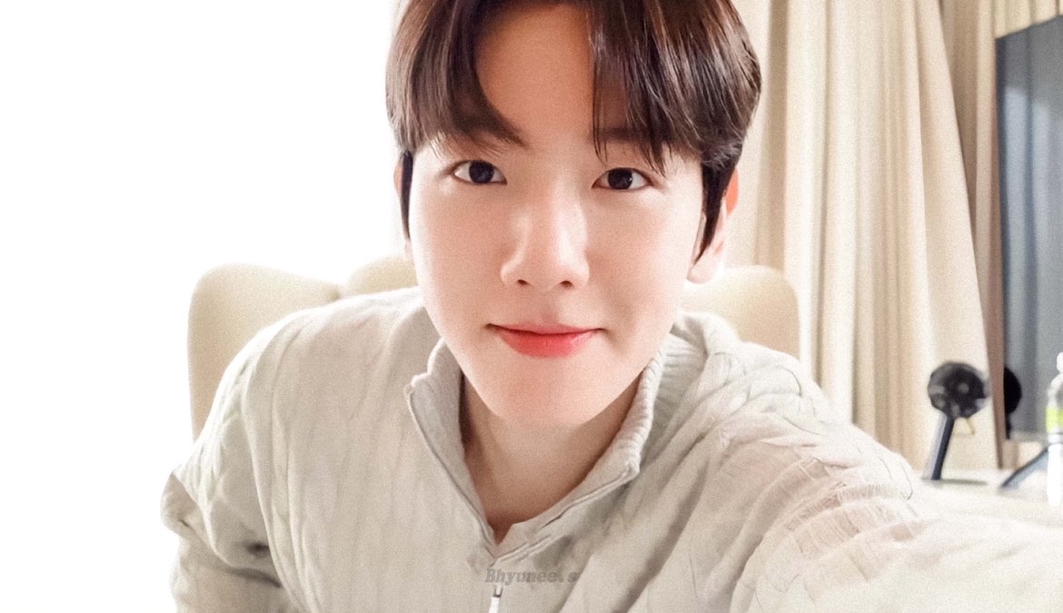 bhyunee_s's tweet photo. 너무 좋아해🤍
#baekhyun #백현 https://t.co/RZUh8FyUq6