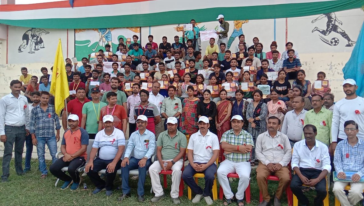 आज दिनॉक 22 जुलाई तक 2024 को राजा देवी इंटर कॉलेज बांदा में रेड रिवन क्विज प्रतियोगिता का उद्घाटन जिला छय रोग / एड्स नियंत्रण अधिकारी Dr. Ajay kumar  एवं राजा देवी इंटर कॉलेज के प्रधानाचार्य श्री संजय तिवारी द्वारा संयुक्त रूप से किया गया।