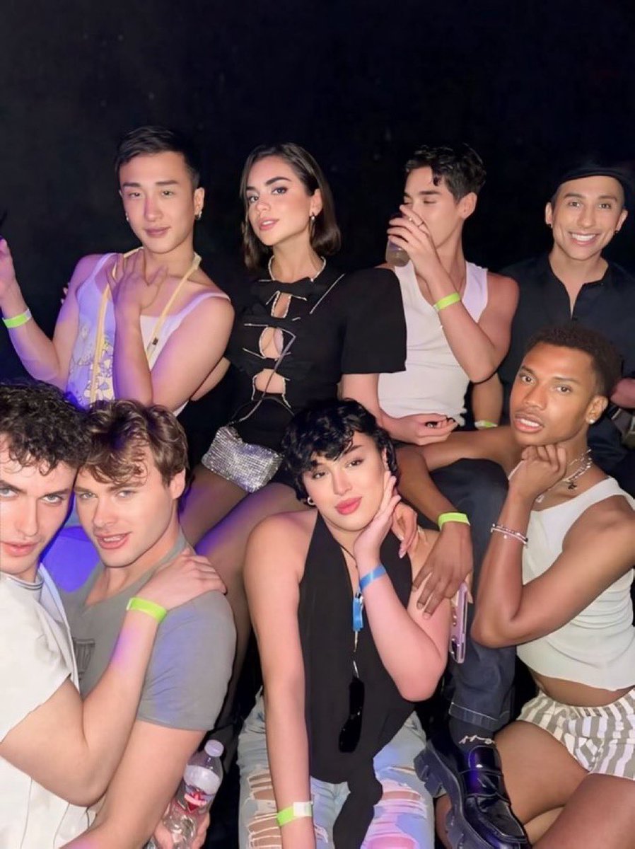 bratlaska's tweet image. guys please look at bianca i can’t breathe