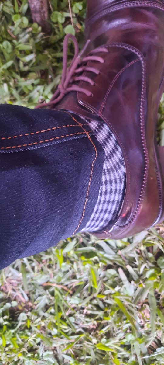 HUB_AFRIKA's tweet photo. 🧑‍🔧Leo nimevaa socks za @kalage_jr
Zinanukia creed ya Bamaga https://t.co/5Jvx4g8lUS