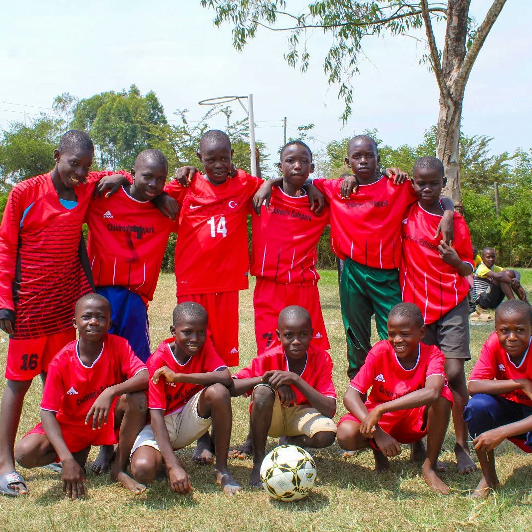 mms_kenya's tweet image. ⚽ Kick off fun at the Safe Park ⚽🏀

Our Safe Park buzzed with excitement over the weekend as young football enthusiasts gathered for a tournament. Organized together with our volunteers Gabriel and Noah; the day was a blend of fun, sportsmanship and community spirit.