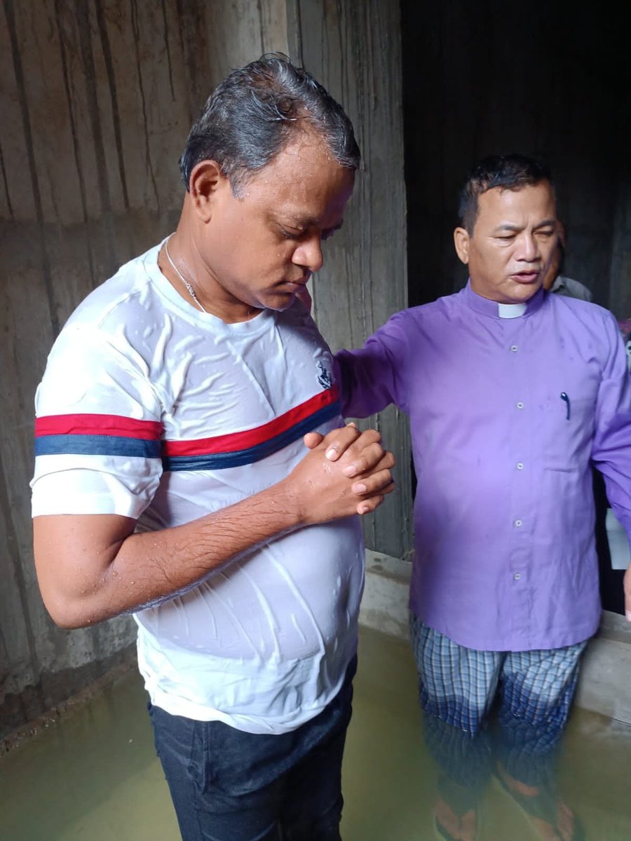 Vinod Kumar, the Deputy Commander of the Rapid Action Force (RAF) deployed in Manipur was photographed while getting baptised at the KBC Centre Church in Tuibong region of ChuraChandpur.

<a href="/Sanjay_Dixit/">Sanjay Dixit ಸಂಜಯ್ ದೀಕ್ಷಿತ್ संजय दीक्षित</a> <a href="/noconversion/">No Conversion</a> <a href="/PankajSaxena84/">Pankaj Saxena | पंकज सक्सेना</a> <a href="/RituRathaur/">Ritu #सत्यसाधक</a> 

#SupremeCourtOfIndia #Judiciary :