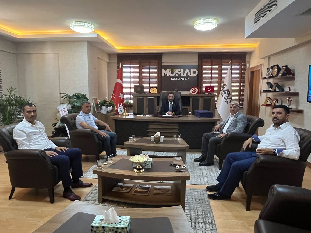 Gaziantep MÜSİAD Şube Başkanı Sn. Yahya Serkan Emre ‘ye hayırlı olsun ziyaretinde bulunduk.