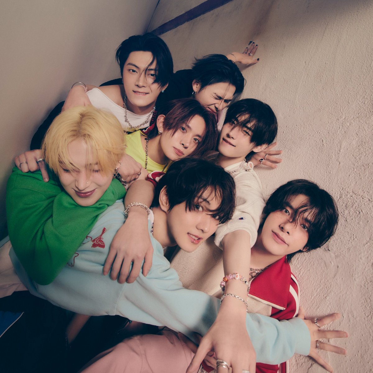 PRODBYENGENE's tweet image. #ENHYPEN&apos;s &amp;lt;ROMANCE : UNTOLD&amp;gt; debuts at #1 with 322,930 units sold on Billboard Japan Top Album Sales! 🇯🇵 🩷

#ROMANCE_UNTOLD #엔하이픈 #エンハイプン@ENHYPEN_members @ENHYPEN