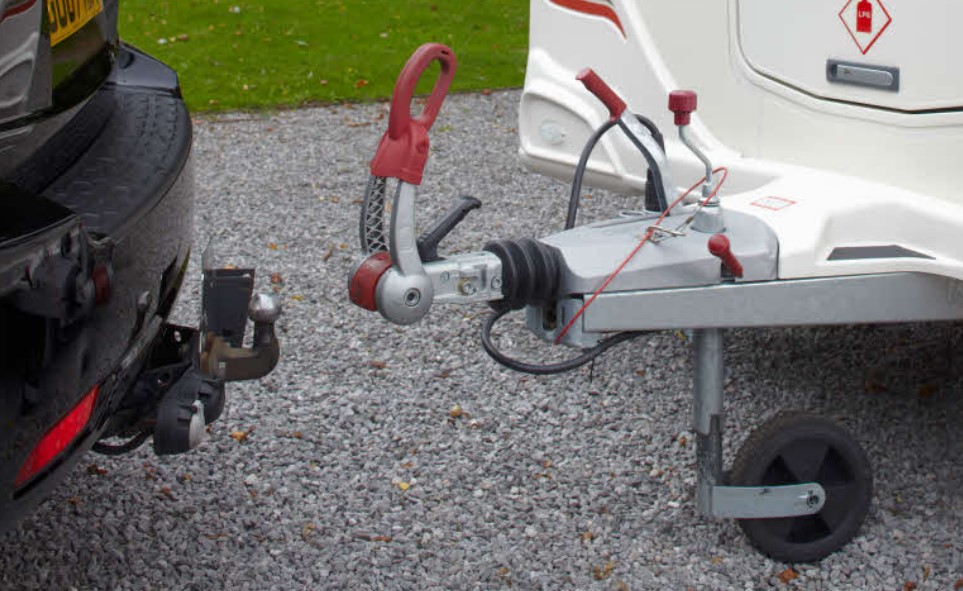 roadtozero's tweet image. Many drivers rarely need to tow
Some may tow regularly but only a few times a year
Inexperience or irregular use can lead to mistakes in your set up, weight or trailer condition that can lead to problems.
Make sure your set up is safe
nidirect.gov.uk/articles/towin…
@deptinfra @hsenigov