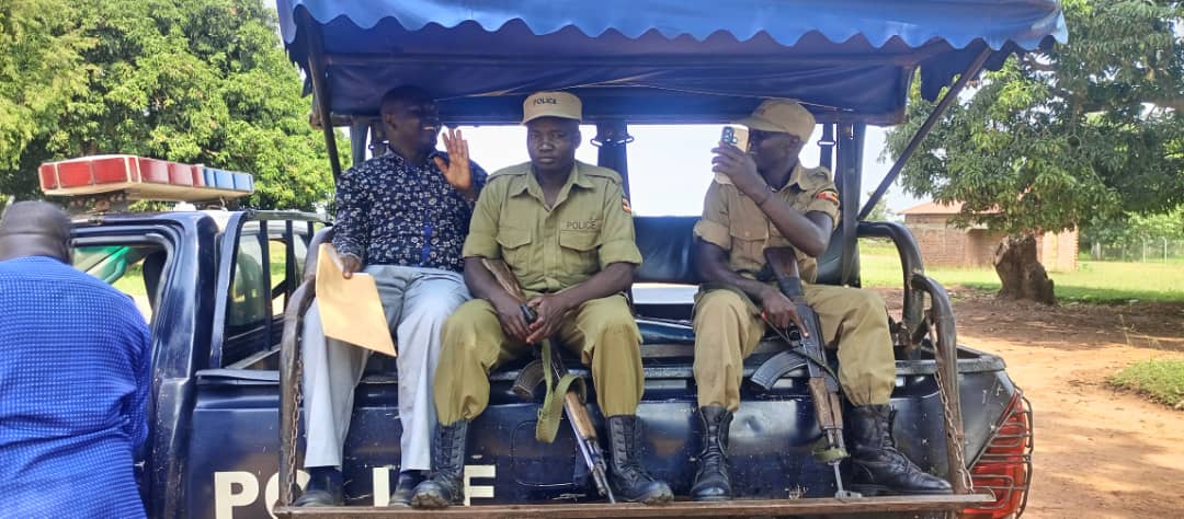 I have heard of those planning violence! Oh no please. Some parts of this world are thirsty, they would need a little peace, not violence. CHOOSE DIALOGUE!!