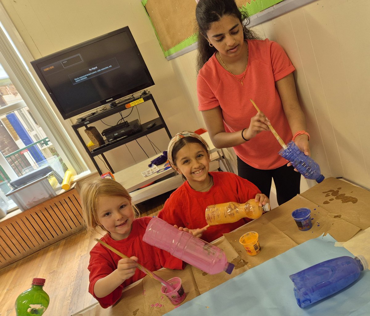 EPSEdventures's tweet photo. Our Edventurers started our summer eco project today. Any guesses on what we are creating? We can not wait to watch it come to LIGHT 😉 #EPS #Edventures #Eco #EcoSchool #SummerSchool https://t.co/UTqSxyr6zW