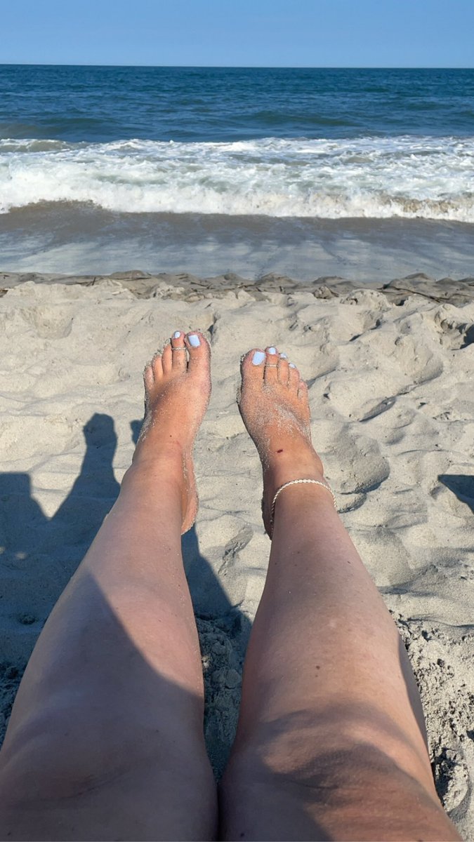 Sandy toes 🩵 #feet #beachfeet