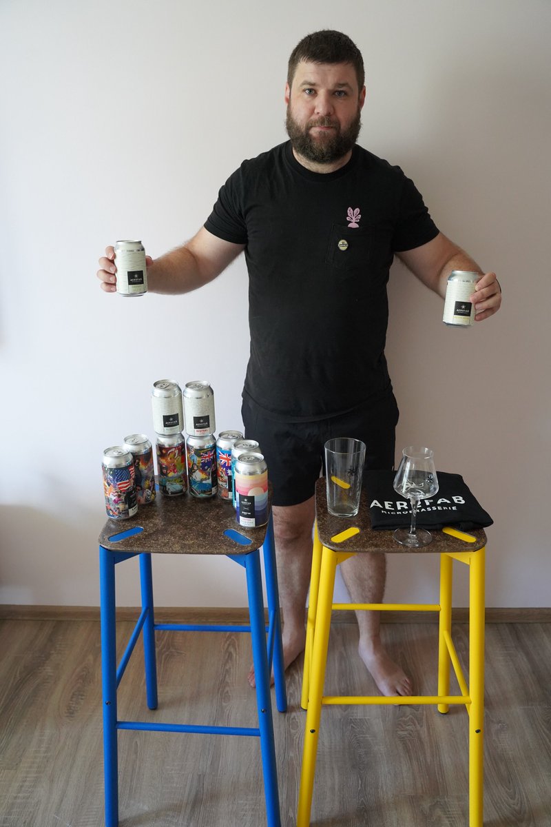 beergychka's tweet photo. НАЙБОЖЕВІЛЬНІША ЛОТЕРЕЯ!

Bonjour, друзі!
Цього тижня маємо унікальну лотерею і гарантуємо, що такого ще не було!

Наші французькі друзі з фабрики меблів Instead передали на лотерею два унікальні барні стільці, які виконані в кольорах українського прапора!

Унікальність меблів Instead полягає в тому, що вони виготовляються із перероблених матеріалів пивоваріння. Наприклад, у цих стільцях кришка зроблена з використаної пивної дробини. Унікальна річ!

А щоб сидіти на стільцях було вдвічі приємніше, до набору також йде крафтове французьке пиво пивоварні Aerofab, їх фірмові келихи та футболка (розмір М).

Всі зібрані гроші ми передаємо на потреби ЗСУ! Ваш донат дуже важливий, приєднуйтесь!

Щоби взяти участь у лотереї, вам потрібно:

1. Закинути донат на банку – https://t.co/gHcEoHZNA1

2. Вартість 1 квитка – 100 гривень. Що більшою є сума донату, тим більше шансів ви грати цей крутий набір.

3. Увага, якщо ви поповнюєте банку не з картки Моно, то обов’язково пишіть в коментарях до поповнення свій номер телефону, щоб потрапити у список учасників!

4. Лотерея триватиме до 12:00 27 липня, а переможця визначимо через функціональність розіграшів, яка зараз є у монобанку.