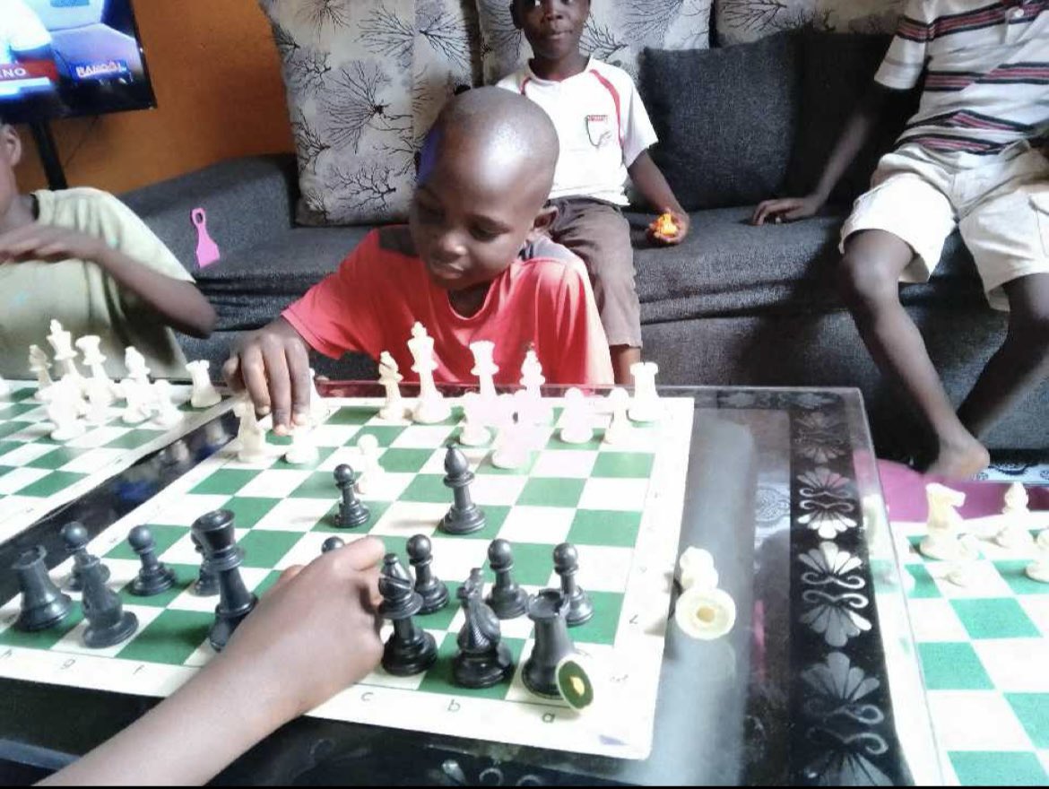 RestoringHopeF2's tweet photo. At Restoring Hope Foundation, we are dedicated to developing intellectual skills through chess. Last Saturday, we had an amazing chess game at Manyatta, Kisumu, and we're thrilled to announce that these games will be happening every Saturday!
#chess https://t.co/Tl2344A0lY