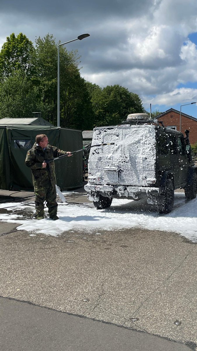 Verteidigungsminister Pistorius beim ABC Abwehrkommando in #Bruchsal
. Das ABC Kommando wünscht sich handlungsfähig und einsatzfähig zu bleiben. Und noch mehr gutes Gerät. Der Minister zeigt heute pressewirksam selbst Einsatz mit dem Gerät, was da ist.