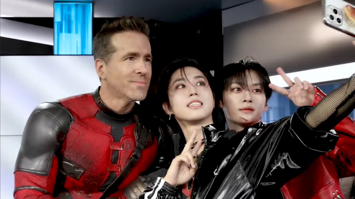 MINSUNG SELCA WITH RYAN REYNOLDS EUAGDHEHDJDHHD