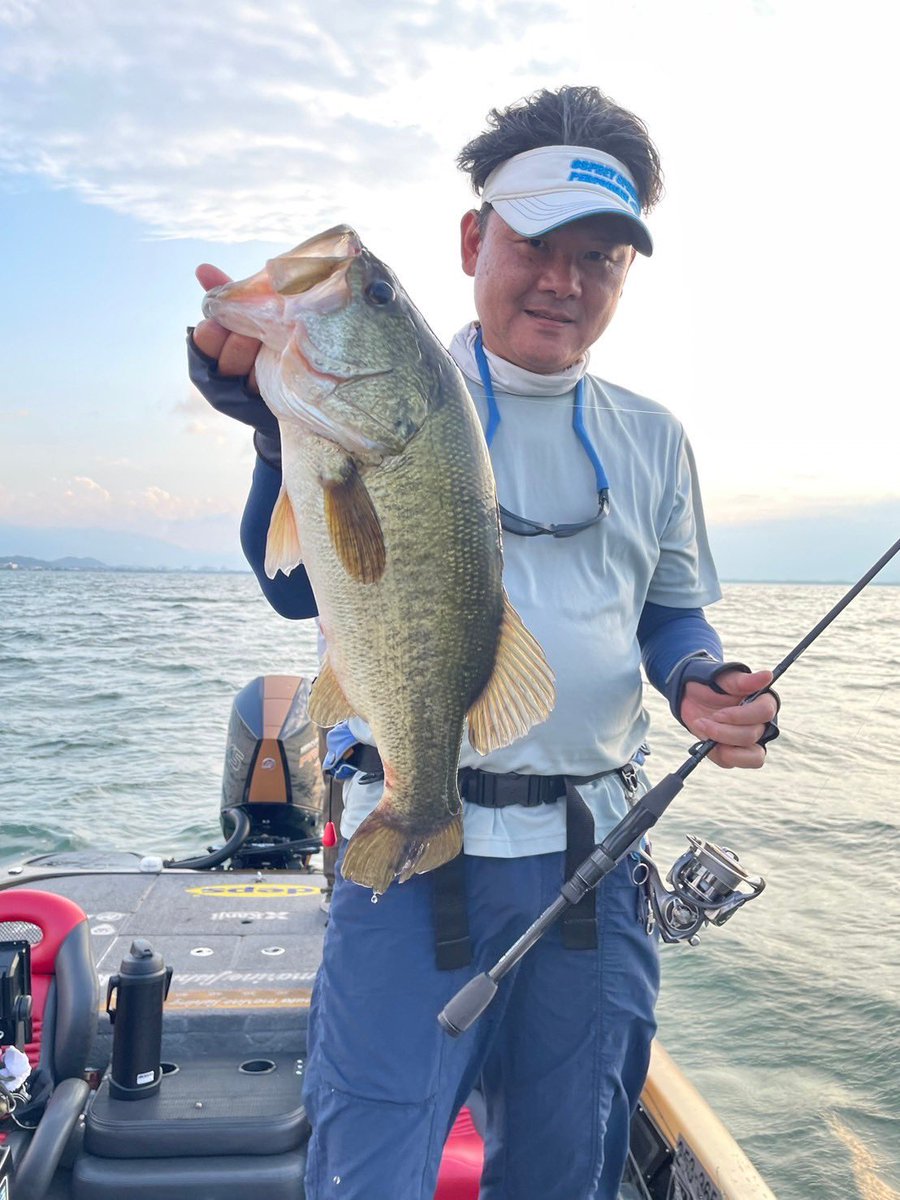 CkOxbn's tweet photo. 7/21.22 琵琶湖遠征
3人で2日で30本オーバーのデレ琵琶湖
アフター時期の強烈な引きがヤバかったです
@ノーパンたっちゃんガイド
@ニッシーガイド https://t.co/UjGOtCLhGU