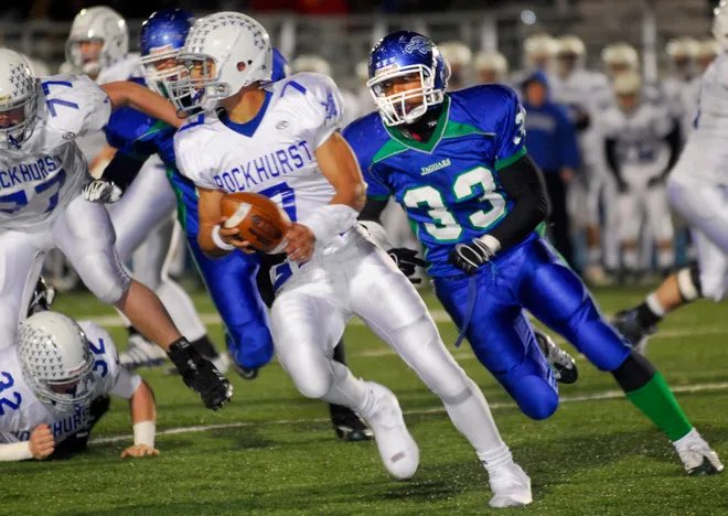 RockhurstFB's tweet image. Rock Football History:
36 district titles
21 state semi appearances
17 state championship app.
9 state championship wins
12 national top 25 rankings
14 NFL players
MO Sports HOF as a program
4 MO Sports HOF Coaches
All time record: 771-265-35
Pics over the years⬇️
#RockState