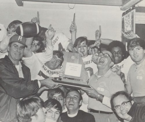 RockhurstFB's tweet image. Rock Football History:
36 district titles
21 state semi appearances
17 state championship app.
9 state championship wins
12 national top 25 rankings
14 NFL players
MO Sports HOF as a program
4 MO Sports HOF Coaches
All time record: 771-265-35
Pics over the years⬇️
#RockState