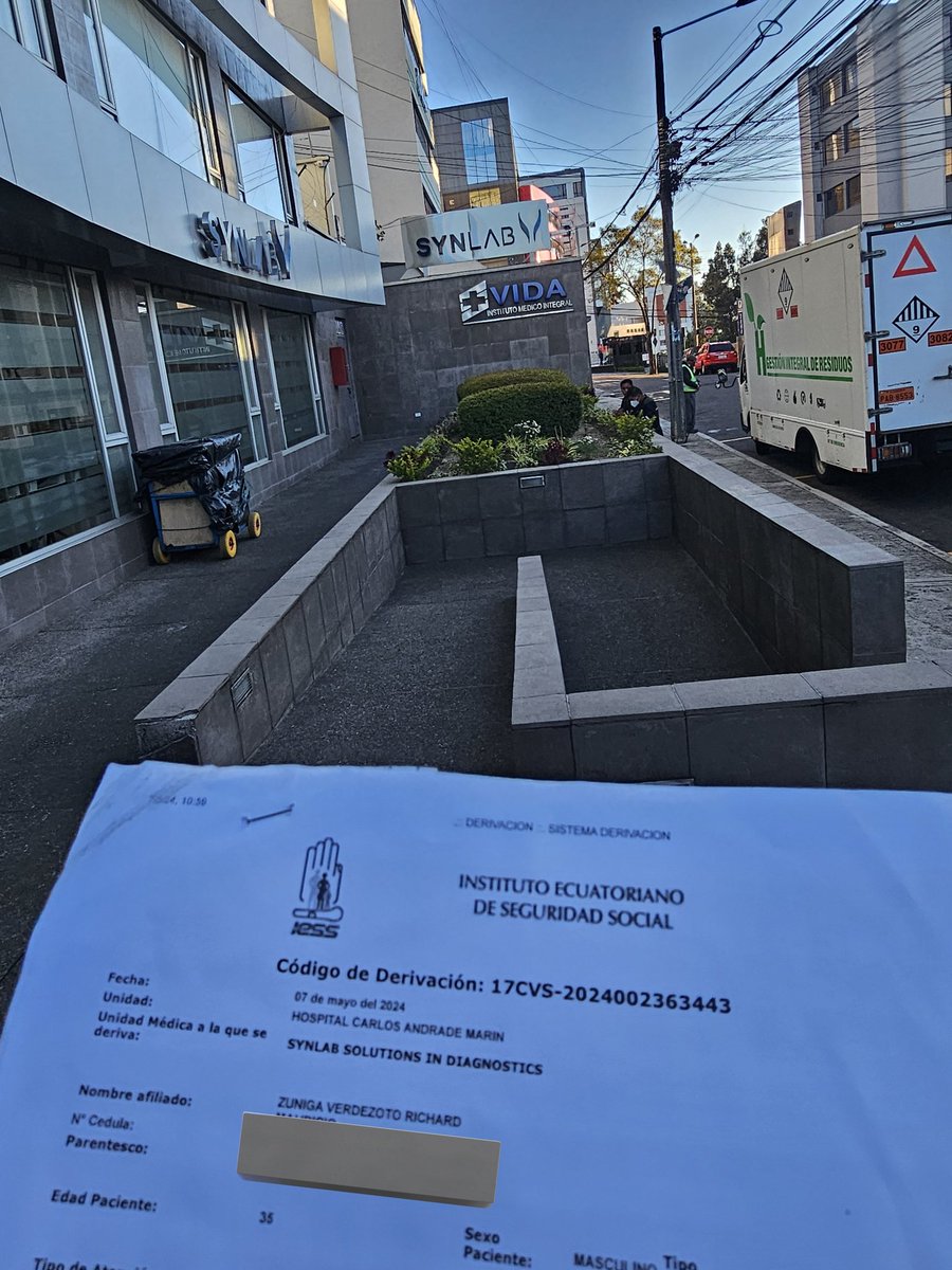 Hoy llegué a  <a href="/SynlabEcuador/">Synlab Ecuador</a> para mies exámenes derivados. Manifiestan que por falta de pago del <a href="/IESSec/">IESS</a> <a href="/HCAM_IESS/">Hospital Carlos Andrade Marín</a> la atención ha terminado. Estos exámenes me hago cada 3 meses, soy trasplantado renal.
 ¡Ayuda por favor! <a href="/DanielNoboaOk/">Daniel Noboa Azin</a> <a href="/eduardopenah/">Eduardo Peña Hurtado</a> <a href="/IESSPichincha/">Dirección Provincial de Pichincha</a> <a href="/fabriciovelav/">Fabricio Vela</a>