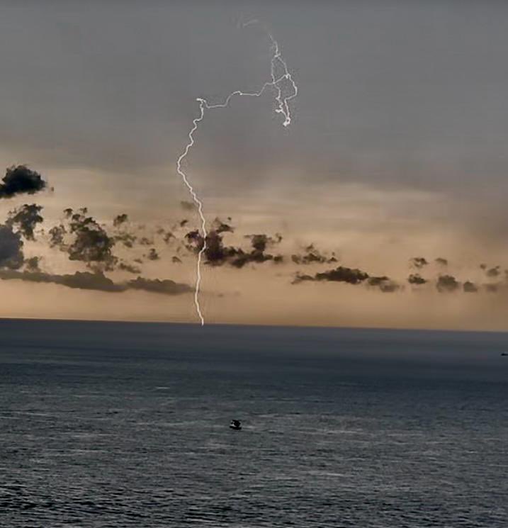 AndyatAuto's tweet photo. The beauty and power of nature. https://t.co/AX8vQBJvRy