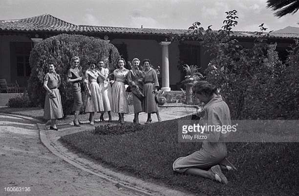 HACIENDA LA VEGA EN CARACAS EN EL AÑO 1953.
LINDAS MUJERES FRANCESAS EN UN DESFILE DE MODAS DE CHRISTIAN DIOR.
#Caracas #Ccs #LaVega #ElParaiso #HaciendaLaVega #ChristianDior #Modelos #Fotos #FotosAntiguas #recordar #RecordarEsVivir #Historia
