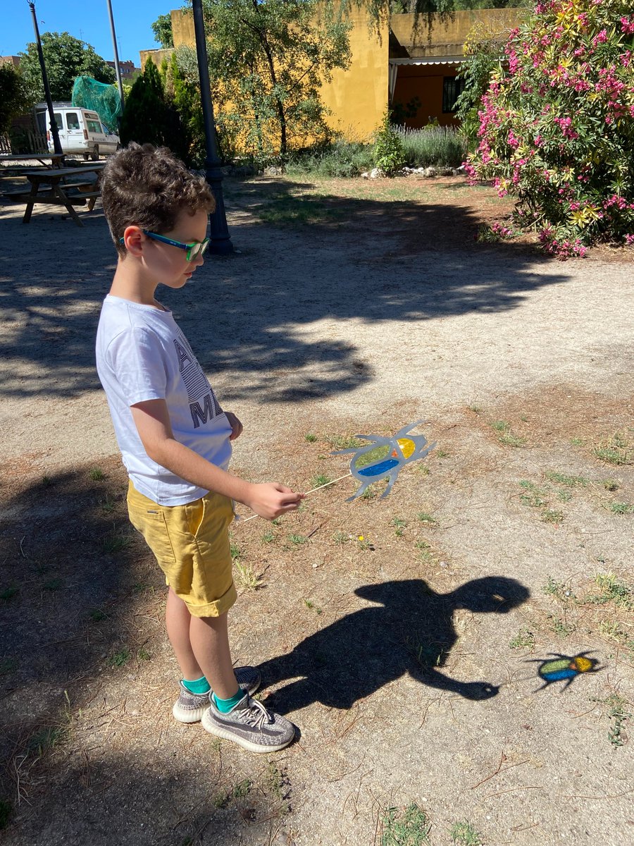 LO PASAMOS MUY BIEN EN NUESTRO TALLER  GRATUITO DE BICHOS EN EL CENTRO DE ECOLOGIA SOCIAL FINCA LIANA .
