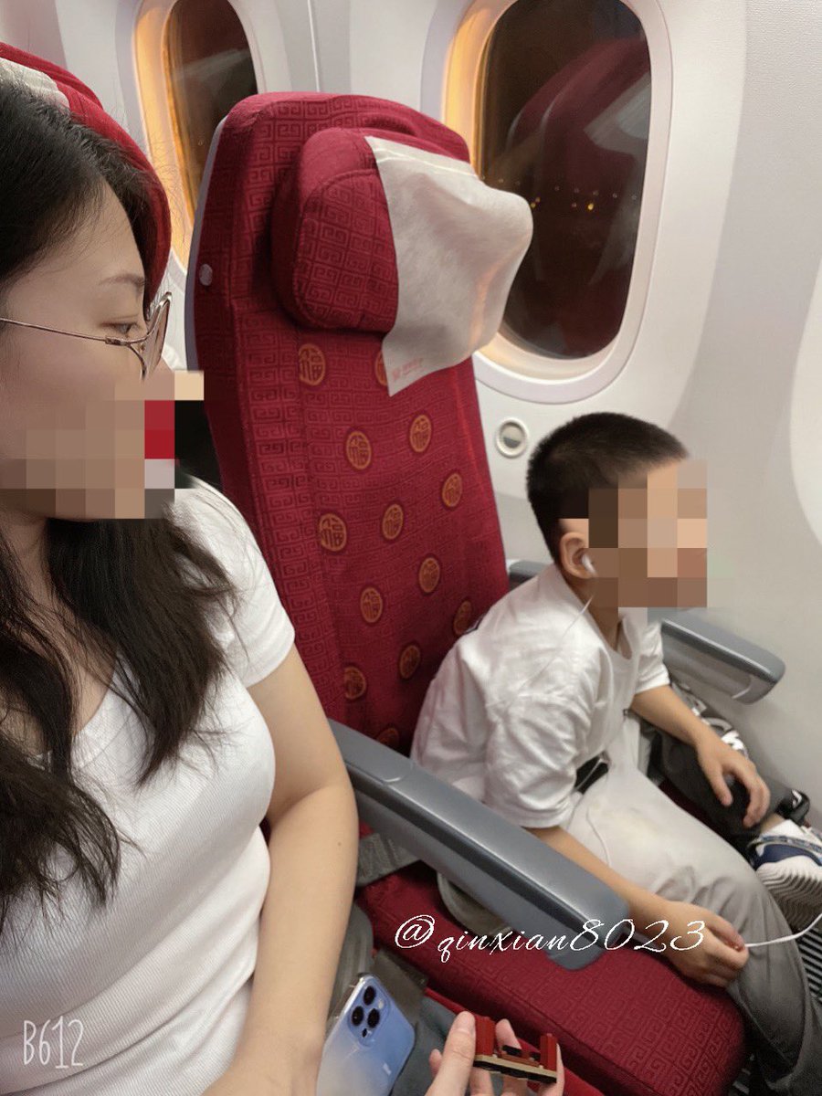 回顾娇妻的第二任小情人（六）

当时的娇妻和小男友还是很有热恋的感觉的…

下午刚刚带着孩子和我这个老公坐飞机回来，晚上就去找小男友做爱了，然后留下了我最喜欢的全裸对镜合影～

合影的时候小穴应该还流淌着小男友精液…

#淫妻  #绿帽 
@RLWJ_kuking @JWCJ_kuxs https://t.co/ayxF4BtyNT