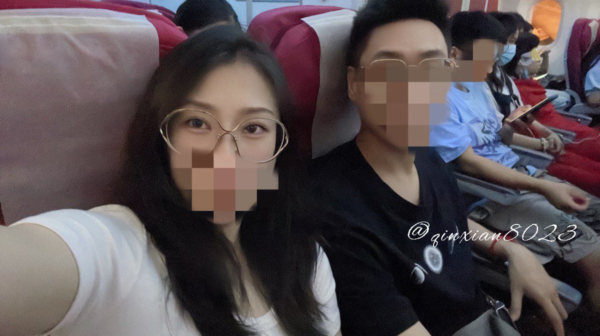 回顾娇妻的第二任小情人（六）

当时的娇妻和小男友还是很有热恋的感觉的…

下午刚刚带着孩子和我这个老公坐飞机回来，晚上就去找小男友做爱了，然后留下了我最喜欢的全裸对镜合影～

合影的时候小穴应该还流淌着小男友精液…

#淫妻  #绿帽 
@RLWJ_kuking @JWCJ_kuxs https://t.co/ayxF4BtyNT