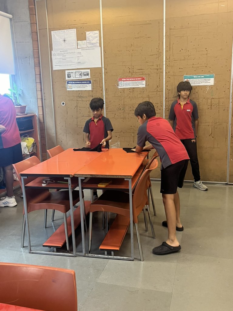 aashiyadb's tweet photo. Perfect example of solidarity. 
Students took ownership to clean the class. They were on cloud nine after doing so. They related the most during the discussion of Swaach Bharat Abhiyan. 
@AswaniNandini @pooh_it_is https://t.co/ig7jVq5pPR
