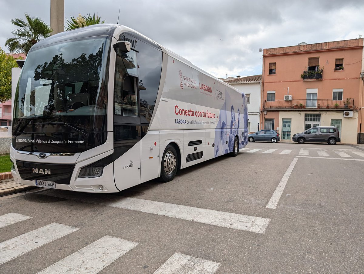 creama_org's tweet photo. Ja tenim en Pego el Bus del punt #LABORA mòbil per informació i gestions de #GVALabora
+ info i cita prèvia al 965571255 o adl-pego@creama.org #Creama #PuntLABORAMòbil #Ocupació #Formació #TreballemJuntsPerLaComarca #MarinaAlta https://t.co/58qJTaYd1P