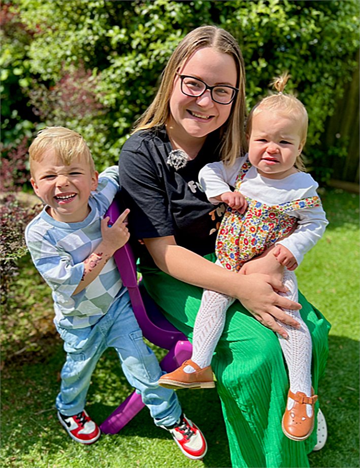 PlymChronicle's tweet image. A young #plymouth mum has praised the work of the support group which helped her when she experienced #postnataldepression . @livewellsw  runs four perinatal peer support groups around Plymouth for mums with babies from birth to 18 months.