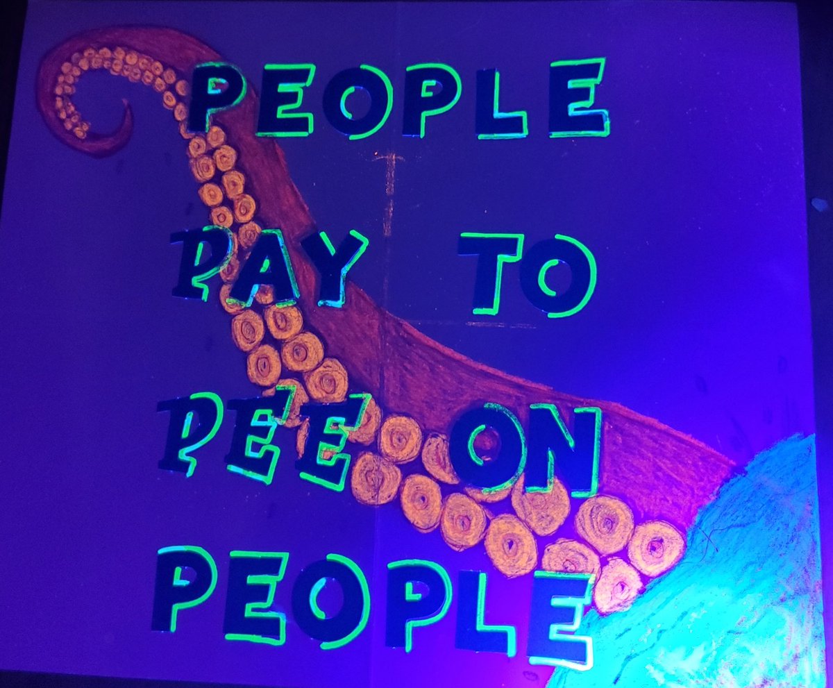 NickyDubs19XX's tweet image. Thank you for giving us another mind blowing show @dirtyheads @SlightlyStoopid @TheElovaters @Passafire 🤌🔥 Hope my husband's sign (I colored) cracked you up. 😉🤣Camden NJ show. #iykyk #vocalexercise