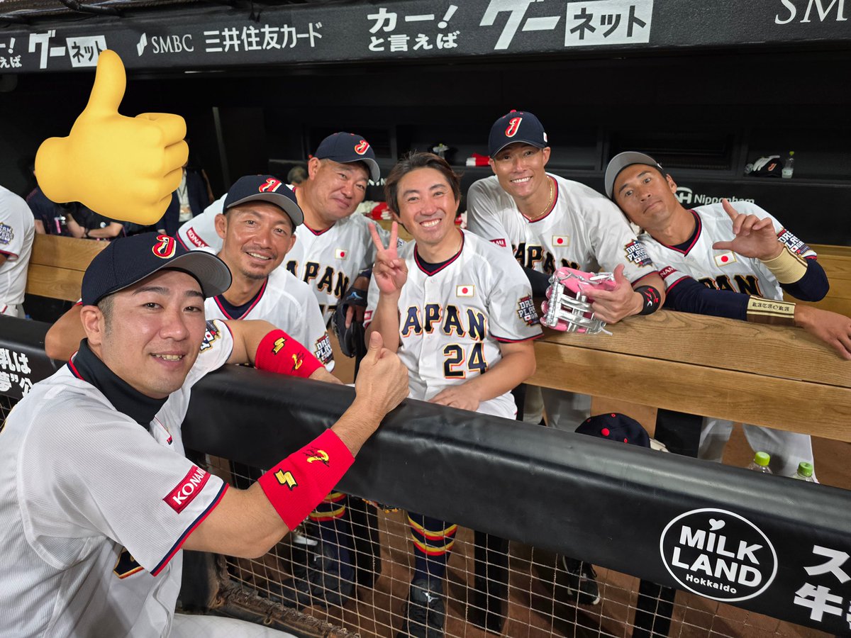 ハーフタイムショーの合間に記念写真📸 左から西岡さん、鳥谷さん