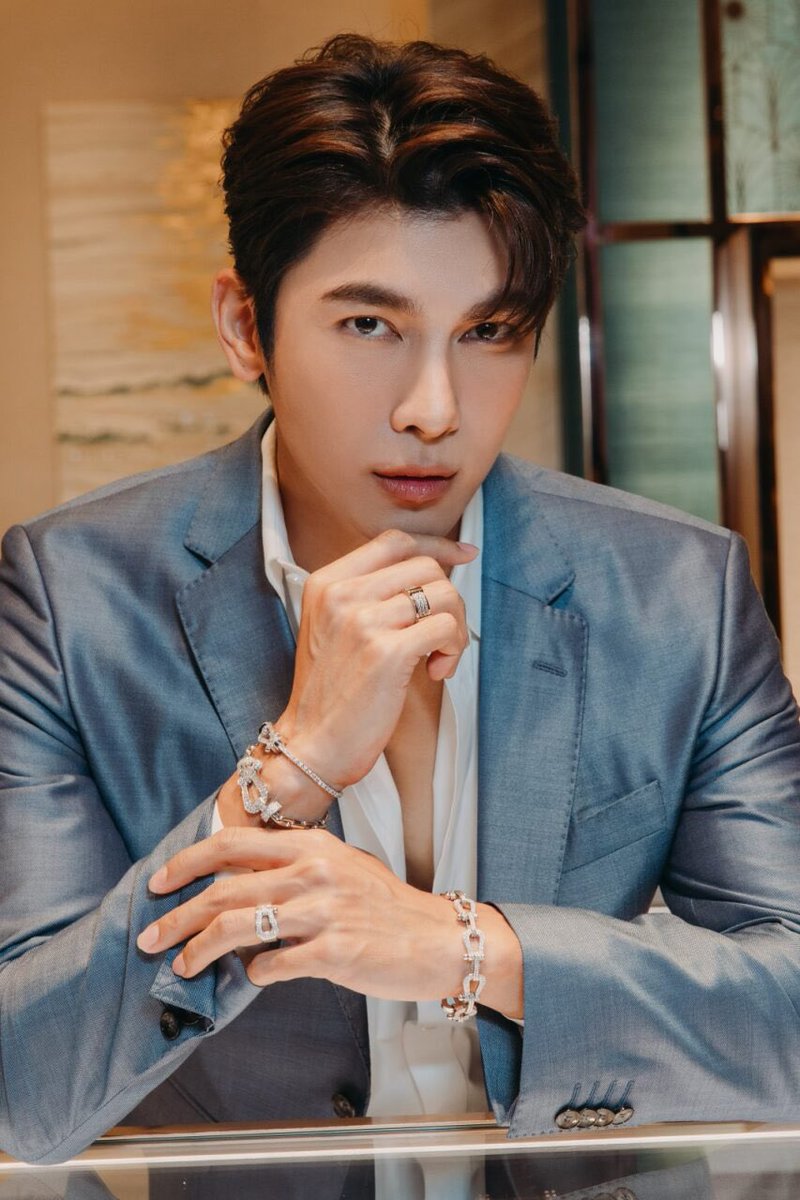 bazaarthailand's tweet photo. เก็บตกภาพบรรยากาศของ @MSuppasit Friend of the Brand ประจำประเทศไทย ในงานเปิดตัวบูติกเเห่งใหม่ล่าสุดของ FRED ณ SEIBU - The Exchange TRX ประเทศมาเลเซีย

#FREDJewelry 
#FREDParis 
#FREDTheSunshineJeweler
@FREDjewelry https://t.co/ucF2WgghpW