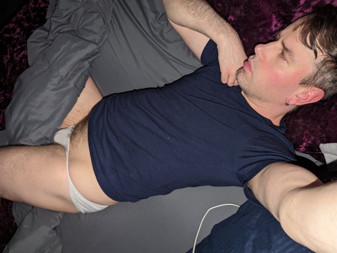 When insomnia doesn't let you sleep 😣 I'm not looking at the camera because the flash is too bright https://t<a href="/tag/mvsales"class="tags"><span>#mvsales</span></a><a href="/tag/mvgayboys"class="tags"><span>#mvgayboys</span></a>