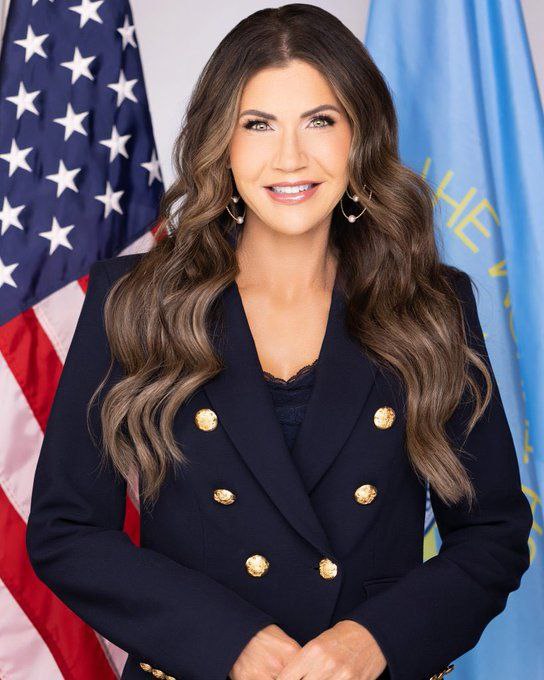 worldnews1551's tweet photo. 🚨BREAKING: Kristi Noem says, 
"If you're not a citizen of this country, you should not be voting in our elections."

Do you agree with Kristi Noem?
YES or NO? https://t.co/C1TZEUeCPs