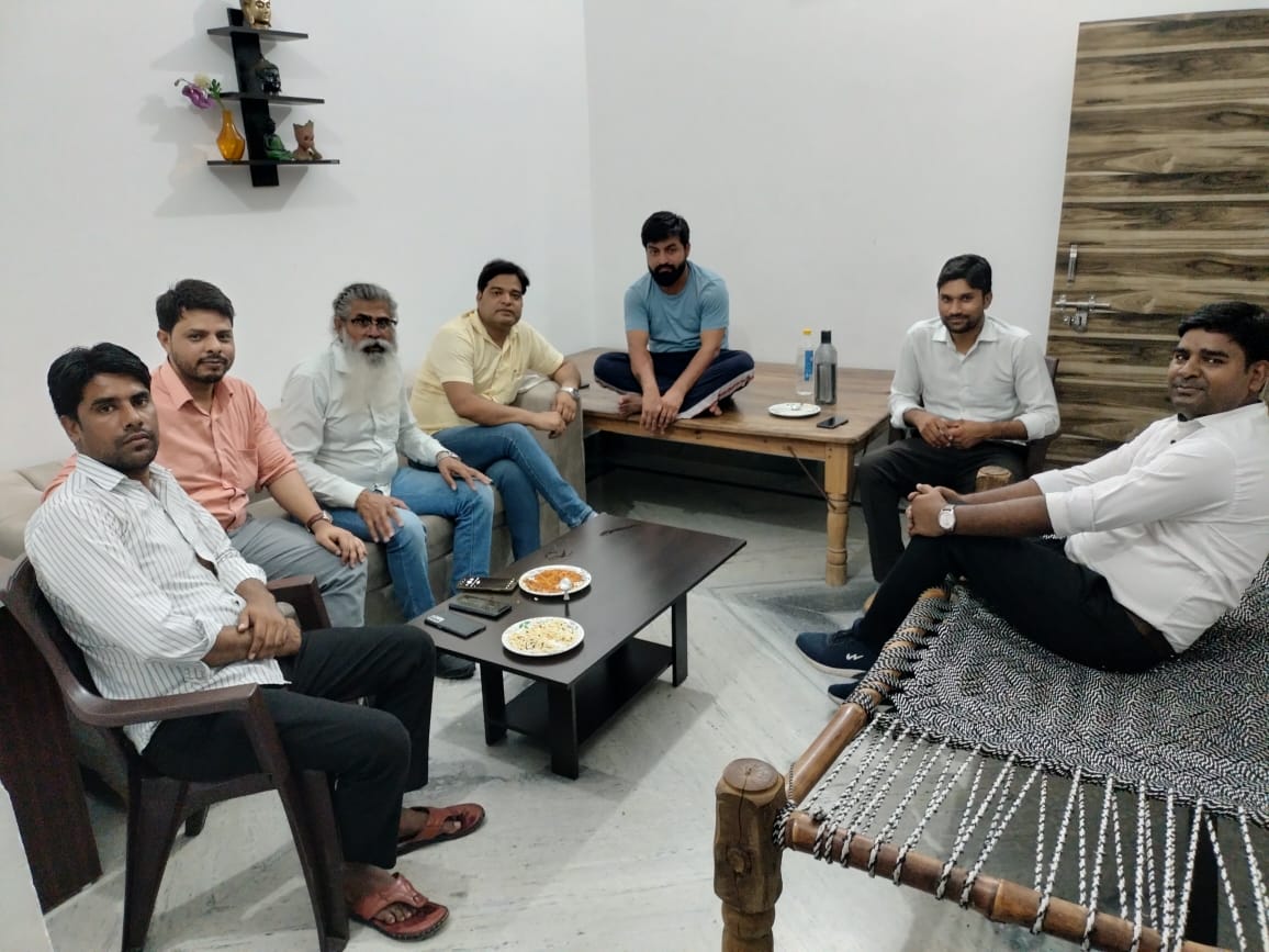 ipranveer's tweet photo. सामाजिक परिवर्तन के सम्बंध में साथियों के साथ विचार विमर्श, एक क़दम ओर । #बदलावकाआगाज https://t.co/Im41jl2Dn9