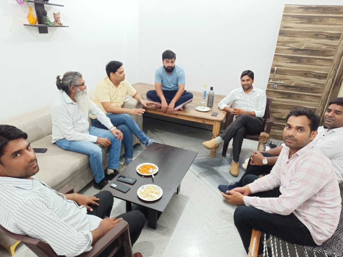 ipranveer's tweet photo. सामाजिक परिवर्तन के सम्बंध में साथियों के साथ विचार विमर्श, एक क़दम ओर । #बदलावकाआगाज https://t.co/Im41jl2Dn9