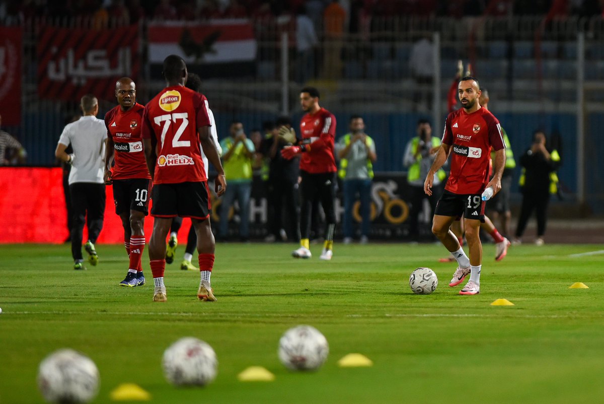 AlAhly's tweet photo. 📸 اللمسات الأخيرة قبل صافرة البداية 🏃‍♂️

#يلا_يا_أهلي https://t.co/0M6QTzN4mq