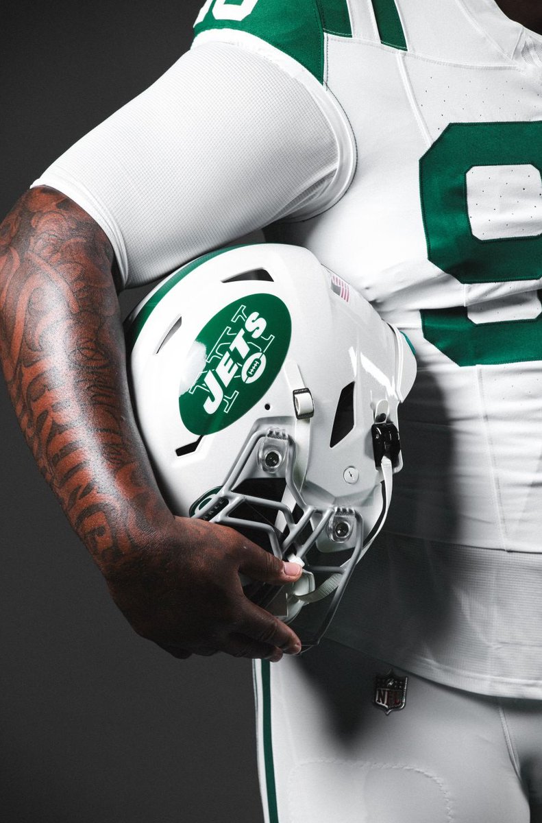 NYJetsTFMedia's tweet photo. These two new helmets &amp; uniforms are everything we wanted

Thanks #Jets https://t.co/DmNleeUgKw