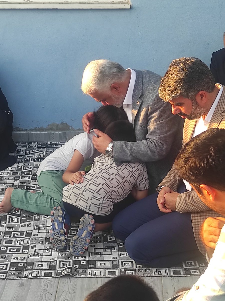 Adana il binamızda namaz kıldığı esnada uğradığı menfur saldırı sonucu şehit olan Adana İl Sekreterimiz Sacit Pişgin kardeşimi şehadetinin sene-i devriyesinde bir kez daha hayır ve rahmetle yâd ediyor, katilini ve partimizi hedef gösteren azmettiricilerini lanetliyorum.