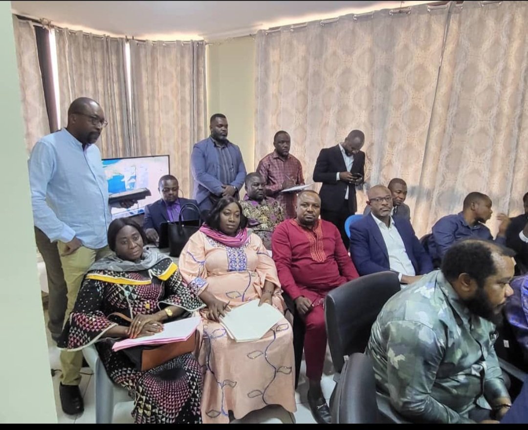 ErickEdiho's tweet image. #UNC KINSHASA :22/07/2024
Pour remettre tout à l&apos;ordre le général 5etoilles SG @BillyKambale1 à tenue une réunion purement stratégique avec quelques hauts cadres et cadres du parti dans son bureau privé. Bientôt la #restructuration.