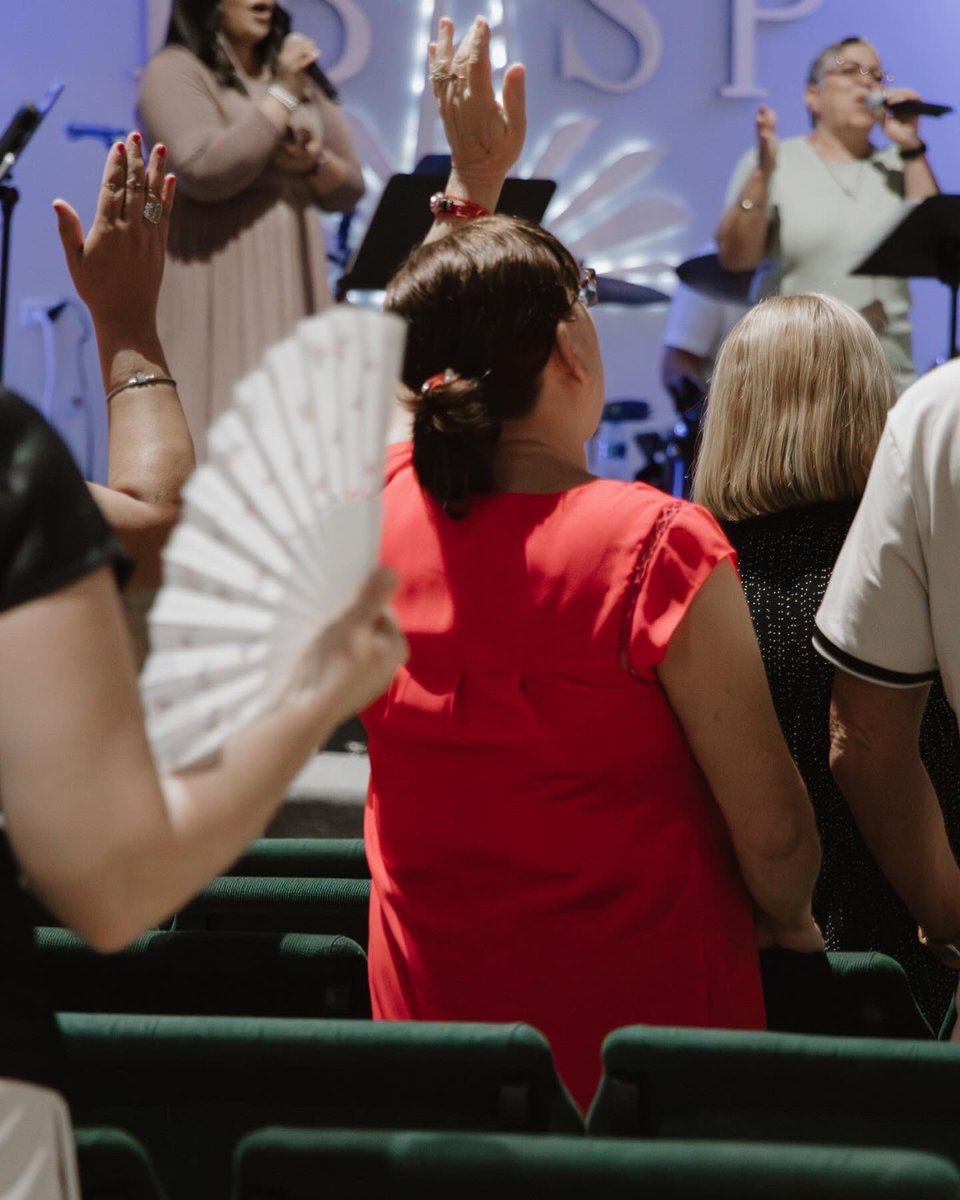 SinparedesPR's tweet photo. ¡Qué hermoso tiempo adorando a nuestro Dios recordando su fidelidad en el Salmo 34 y la gracia de Dios a lo largo de los pasados 30 años en nuestra iglesia! 

¡Demos gracias por los 30 años de bendición y por todo lo que Dios ha hecho en nuestra iglesia! 🎉🙌 

#30AñosDeGracia https://t.co/is5kUJLtwa
