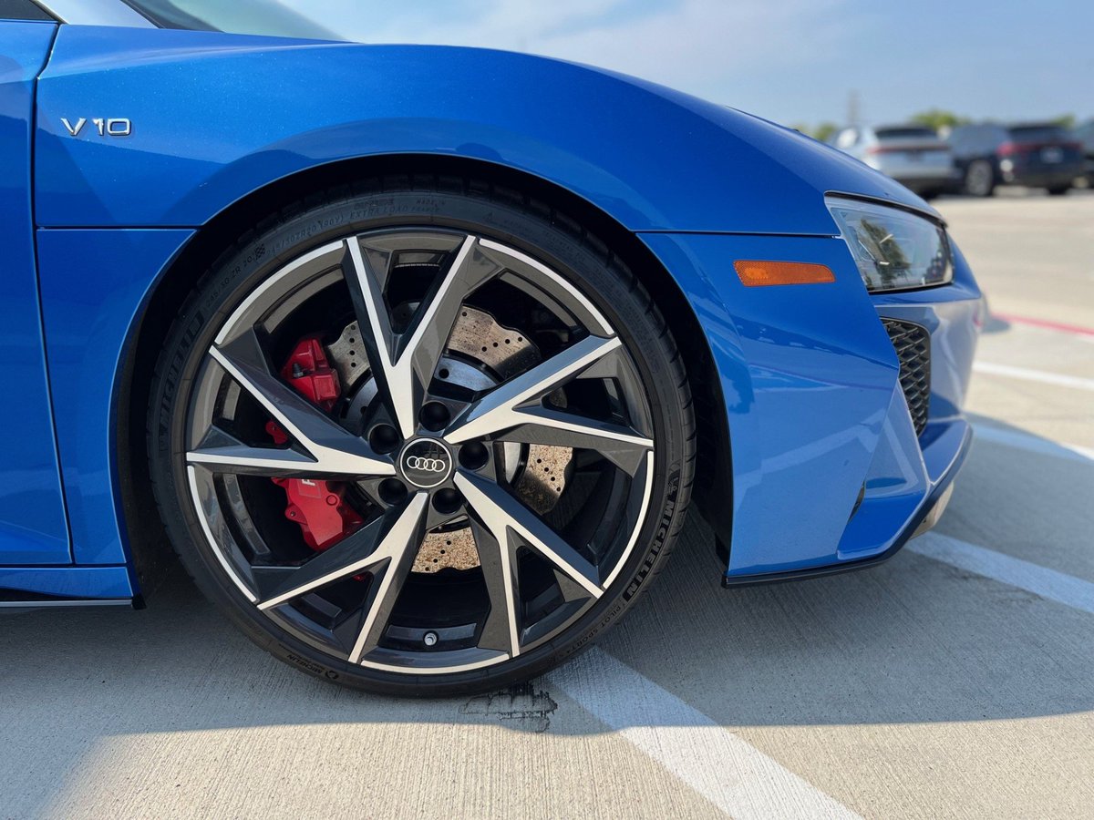 AudiFtWorth's tweet image. 💙 This beast isn’t just fast, it’s lightning quick.

This 2023 Audi R8 is here to chase those blues away! With its sporty design and roaring performance, it's ready to burn rubber.

🛒 Shop Now:
audifortworth.pulse.ly/gvjho2k7he

#CatchMeIfYouCan #TestDriveReady #ShopAudi