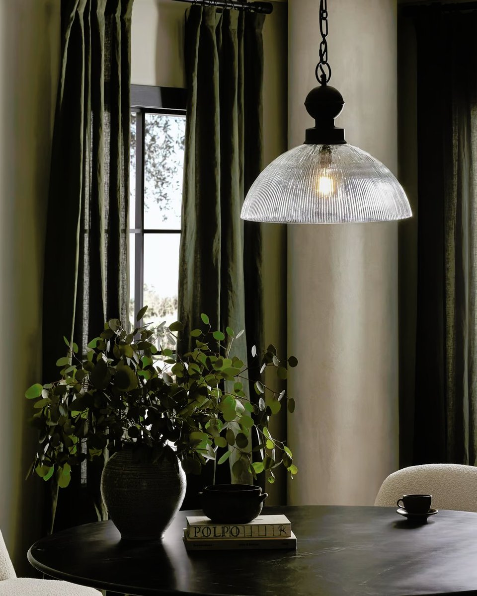 Our Fall Preview is now live 🍂 Discover how to transition your home for the season with our curated collection filled with warm earth tones, rich dark woods, and cozy textures. 
⁠
laylagrayce.com/catalog/looks/…