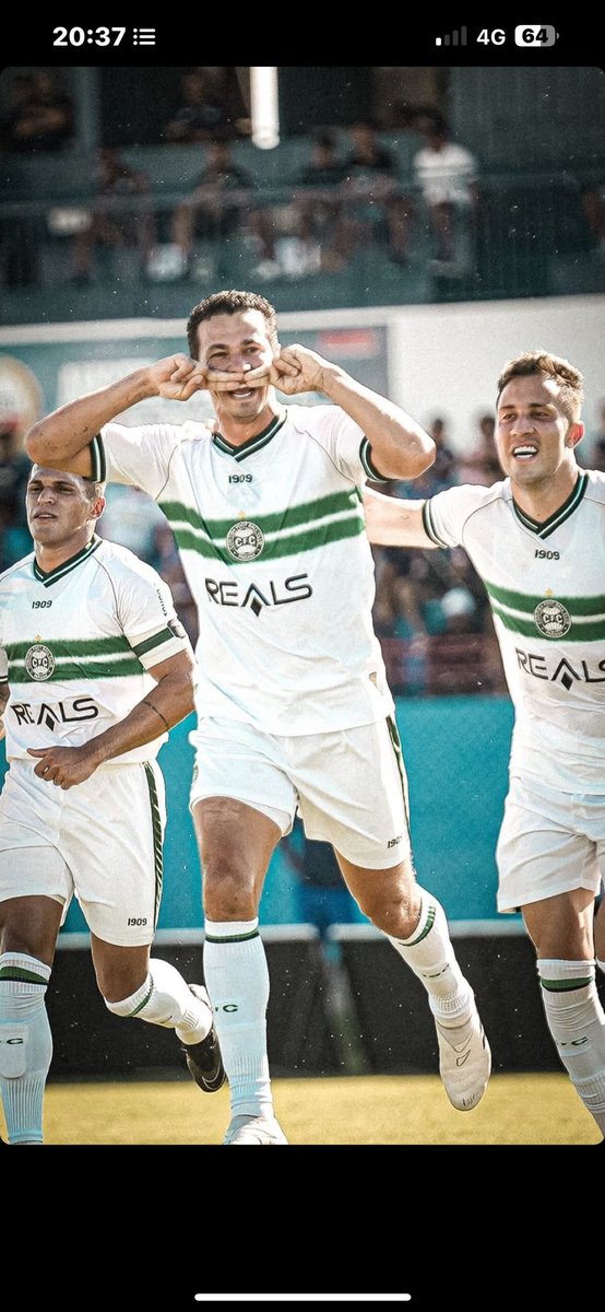 Obrigado Torcedor, funcionários e jogadores do <a href="/Coritiba/">Coritiba</a> por me receberem tão bem no clube. Me despeço deste grande clube, ficando na torcida para o acesso do time para Série A do ano que vem.