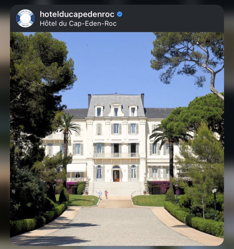 LaMissChapi's tweet photo. Las que no fueron a la escuela 🤣Antibes está justo al lado de St Topez en el sur de Francia ambos estaban allí. Tan difícil es admitir que Marcela financia los viajes de su beba con contratos de viejos adinerados a cambio de fiestas en hoteles flotantes? #TeamTierra https://t.co/xq6k69Fjk5
