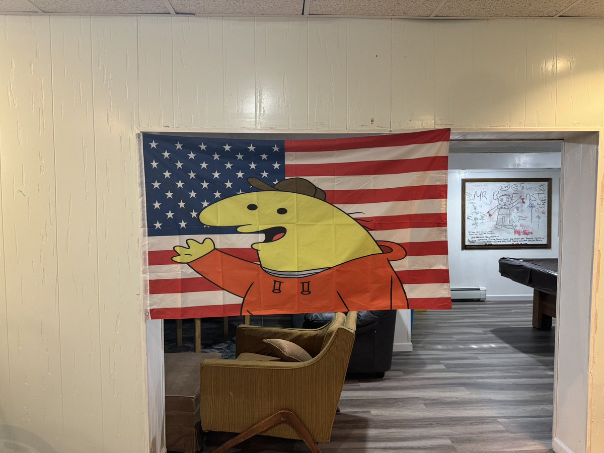 sprouts234's tweet image. Stand for the flag🫡🫡🫡 #smilingfriends